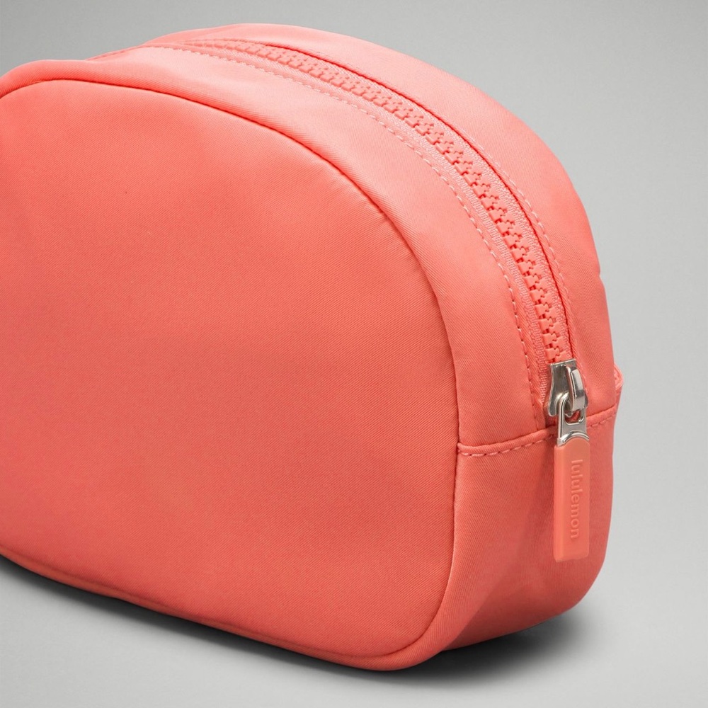 Lululemon Go Getter Pouch Mini, Raspberry Cream - NWT - Picture 3 of 5